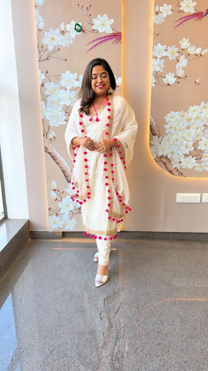 Pretty tissue with Pom Pom lace detailing