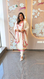 Pretty tissue with Pom Pom lace detailing