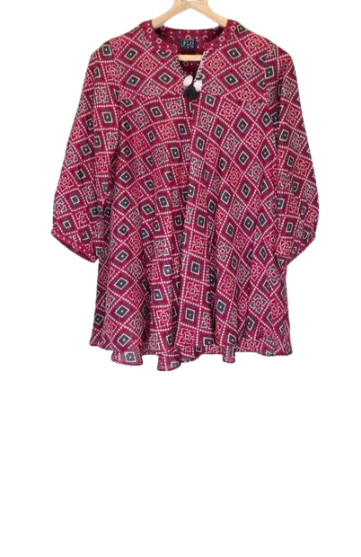 Pretty crepe Patola short top in red