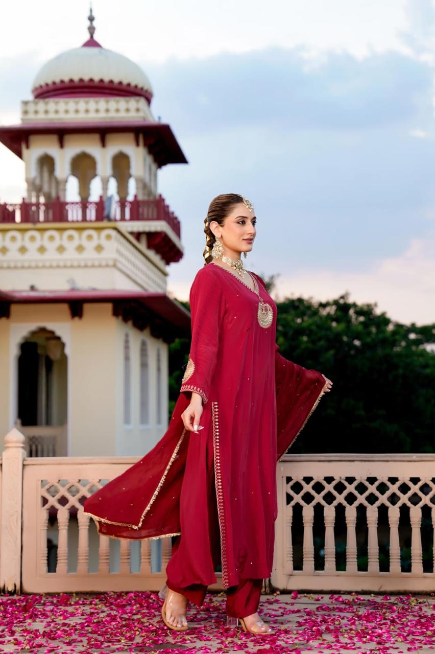 Wow crepe Zari detailing suit set in red