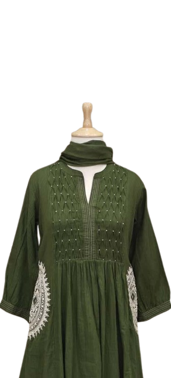 Pretty cotton designer back n pocket suit set in green