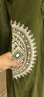 Pretty cotton designer back n pocket suit set in green