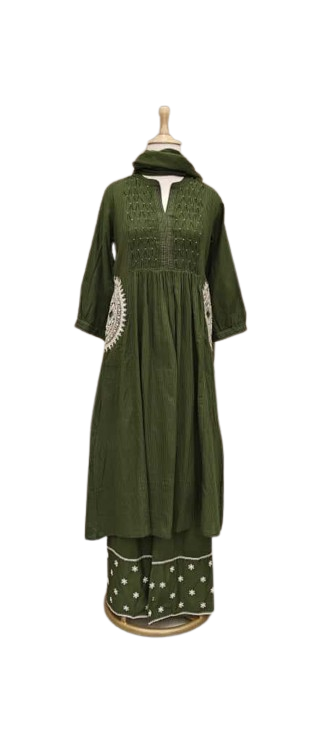 Pretty cotton designer back n pocket suit set in green