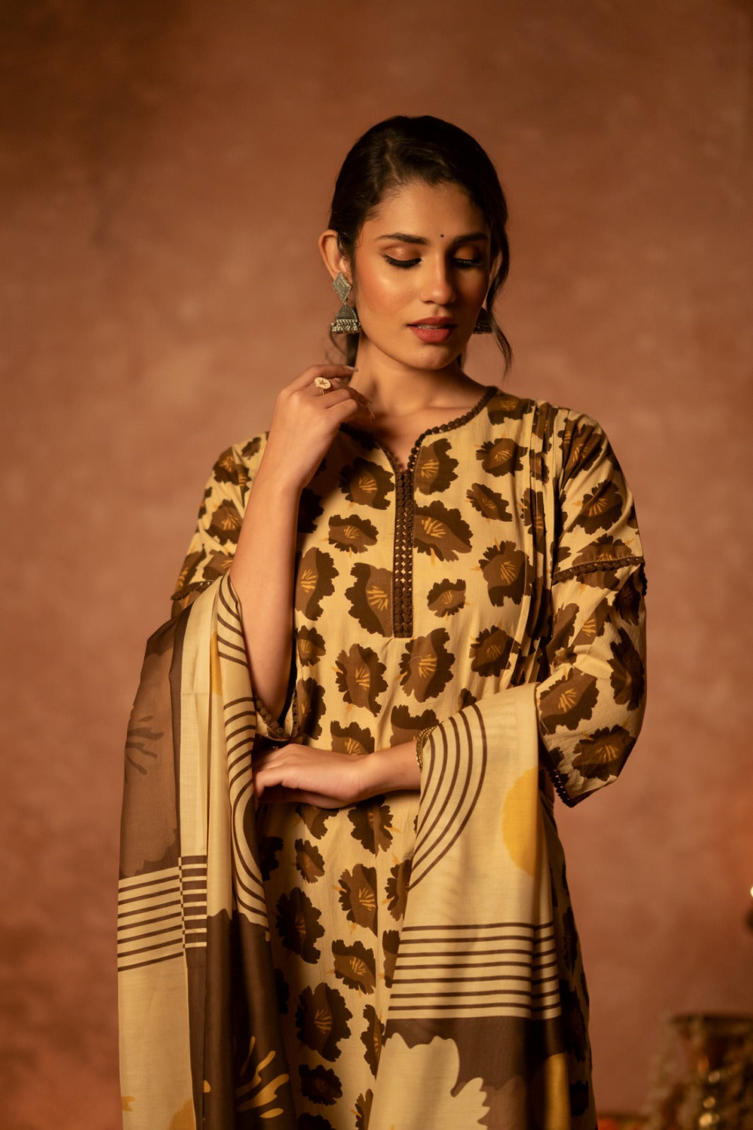 Smart cotton suit set in brown