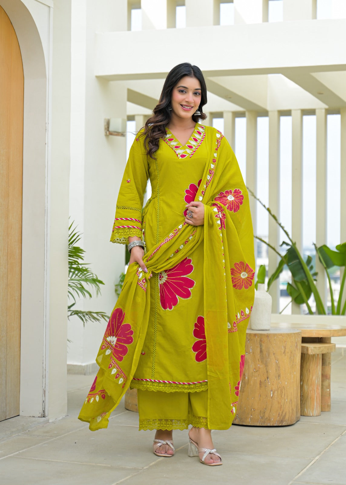 Appliqué work cotton suit set in green