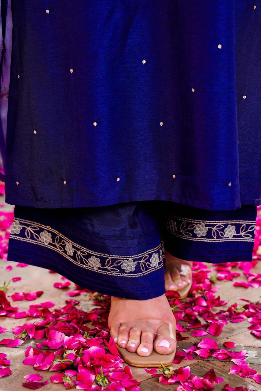 Super pretty designer santoori silk suit set