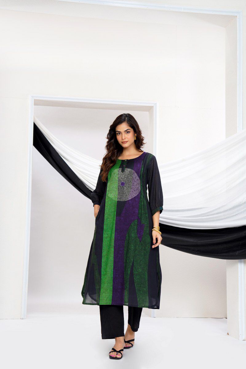 Mul cotton lining digital printed kurta pant in green. Pockets in kurta