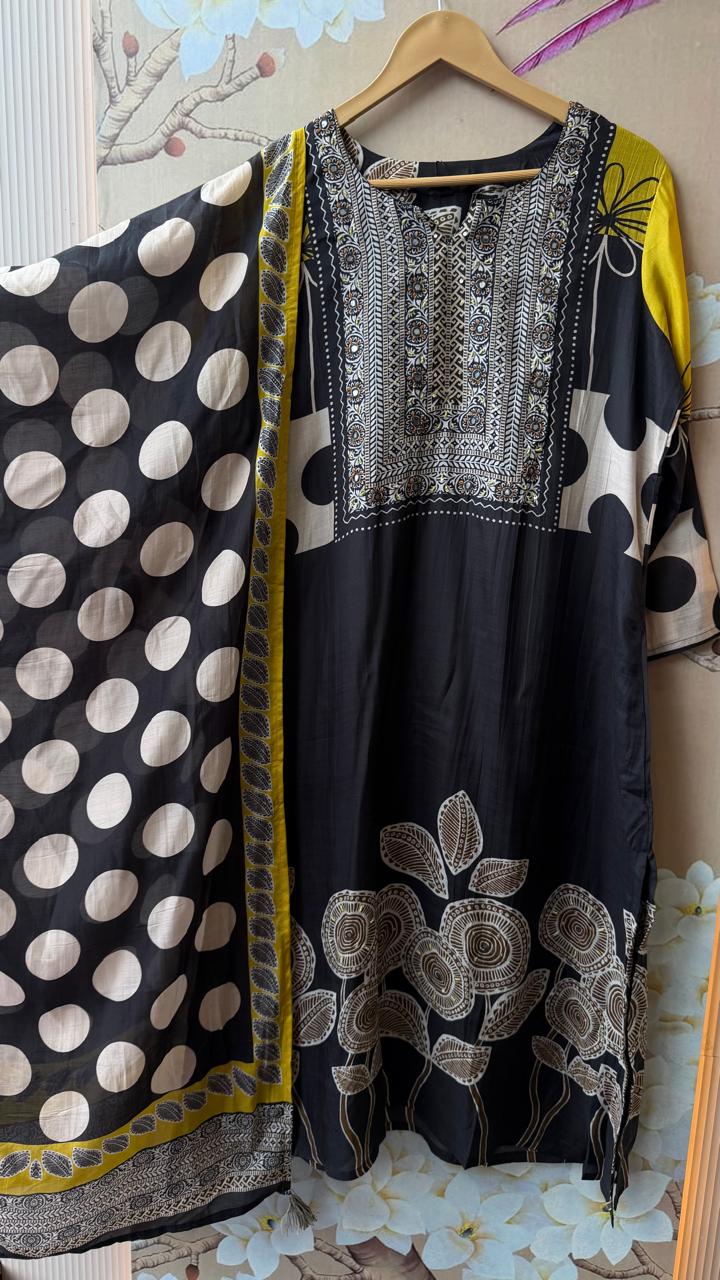 Super pretty Mul silk design suit set in black n yellow