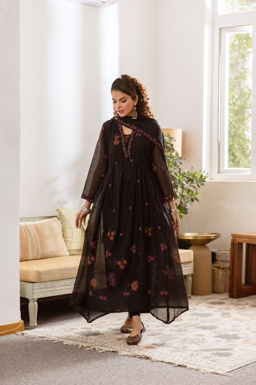 Super pretty Mul cotton embroidered full suit set