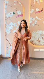 Premium tissue paired with pure banarsai dupatta