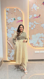 Pretty pretty cotton A line kurta with pocket paired with pant in black