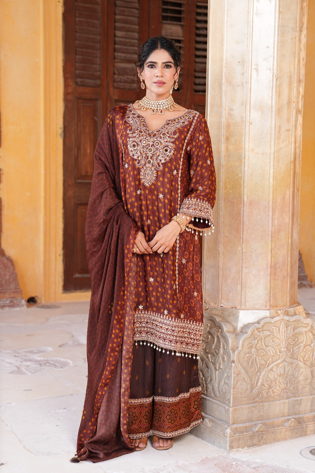 Pretty chinon Zari detailing plazzo set in brown