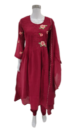 Pretty pretty applique work suit set