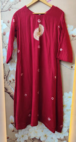 Pure Banarasi Mul chanderi with zari detailing and in pure bandhani