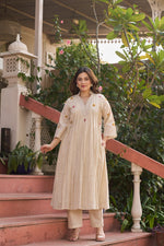 Gorgeous jute cotton orgenza applique kurta pant