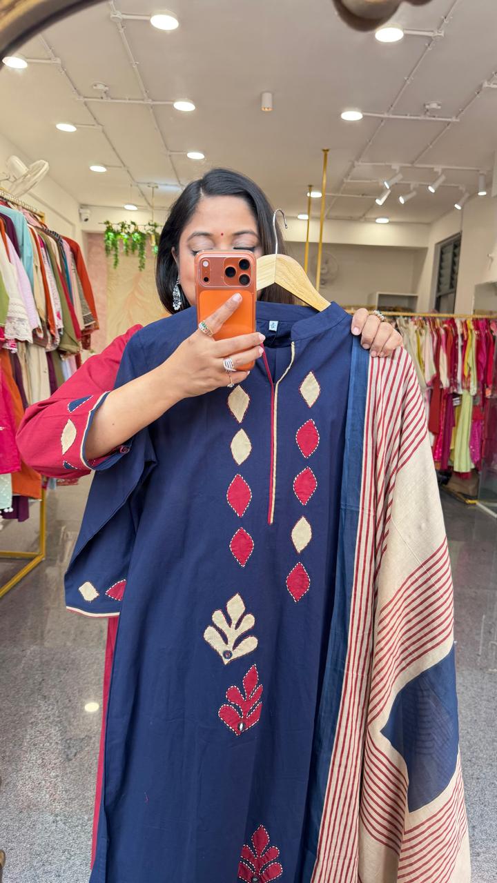 Applique work cotton suit set comes with pocket in blue