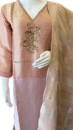 Premium tissue suit set with Banarasi in pink n gold (true to size )