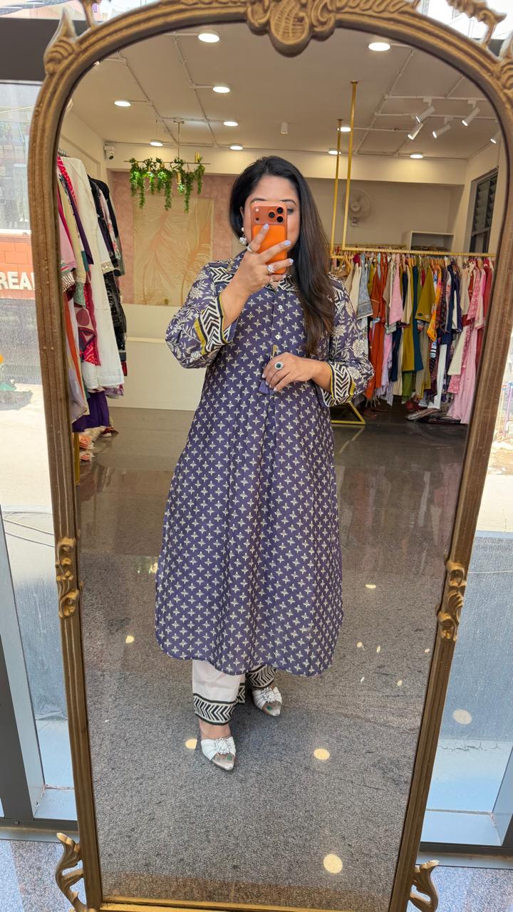 Pure Mul silk in super stylish cuts comes with inner in purple