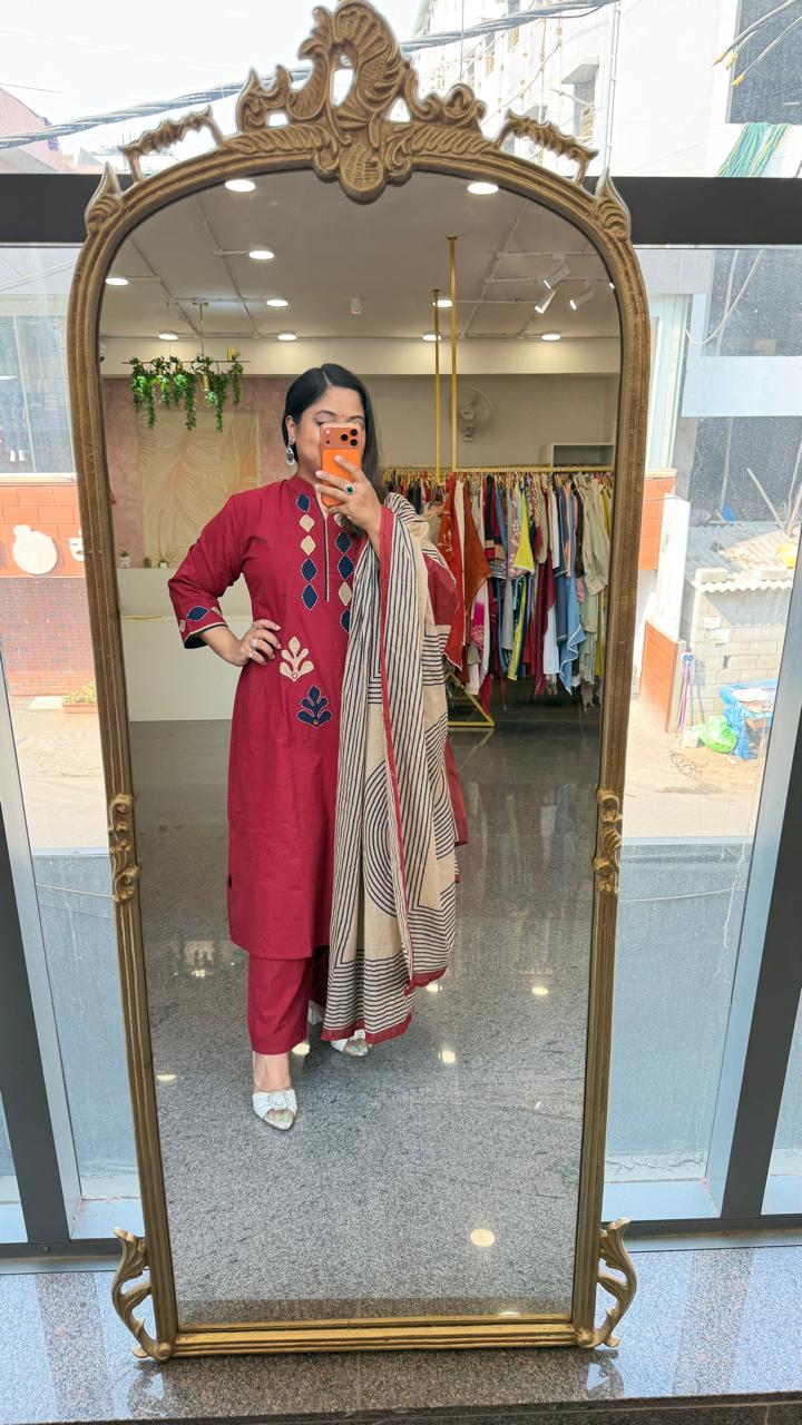 Applique work cotton suit set comes with pocket in red