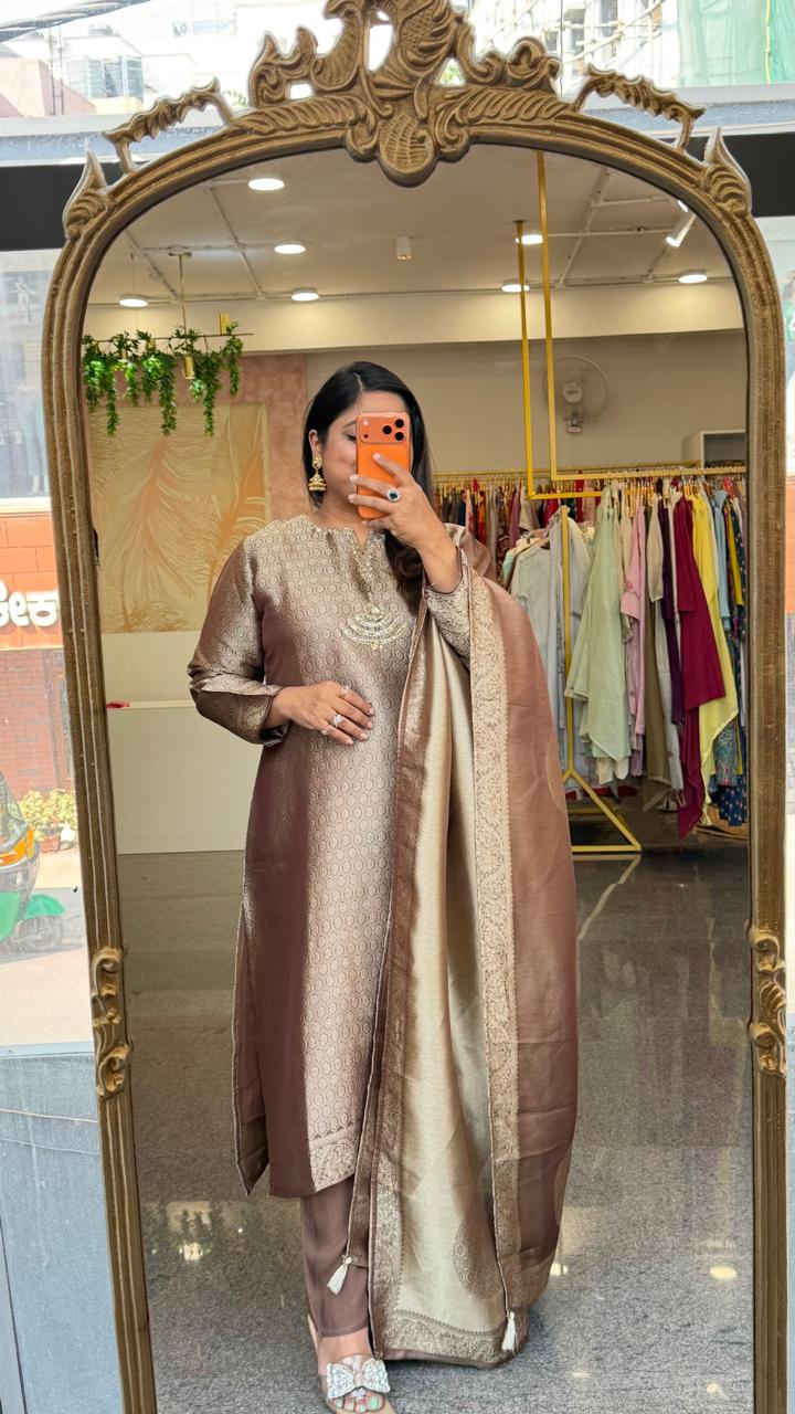 Restock!!highly on demand !!!Premium Kanjiwaram silk suit set slight slim