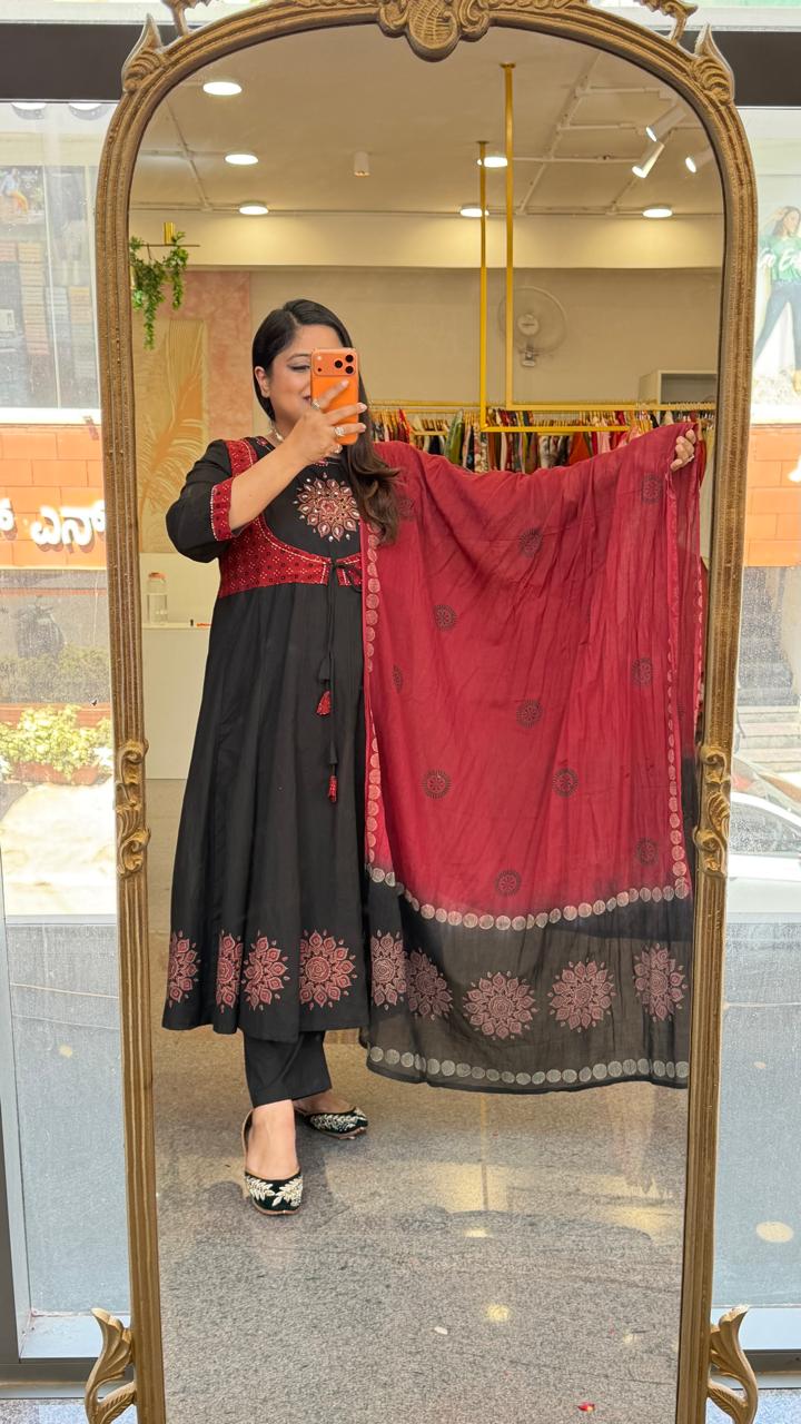 Super pretty jacket pattern full suit set in black