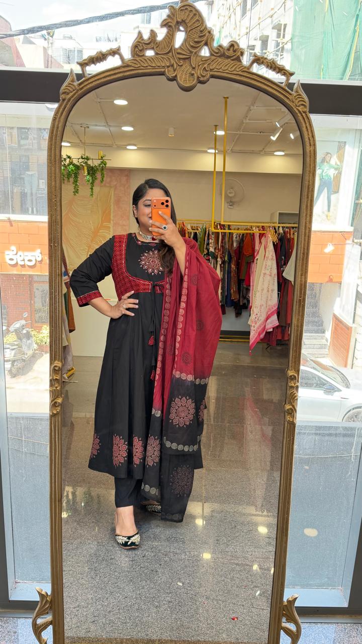 Super pretty jacket pattern full suit set in black