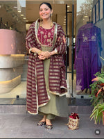 Pretty glass tissue suit set in green