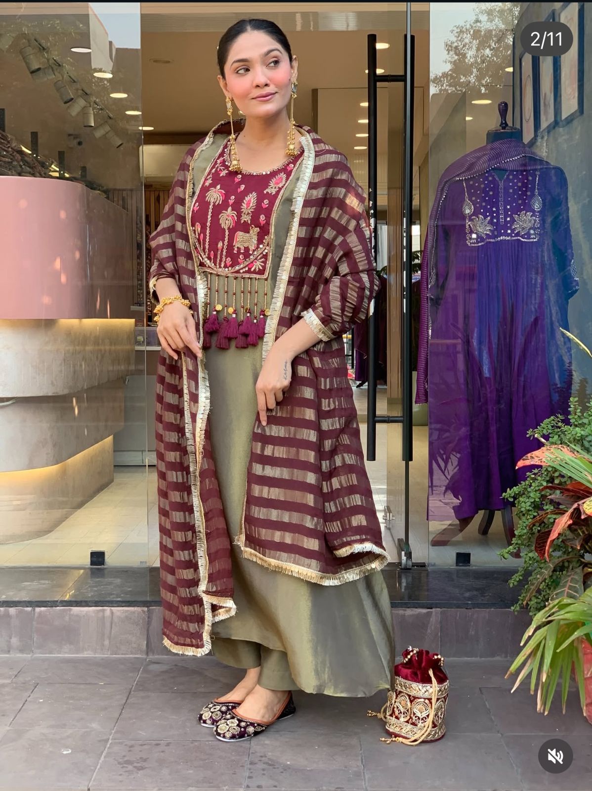 Pretty glass tissue suit set in green