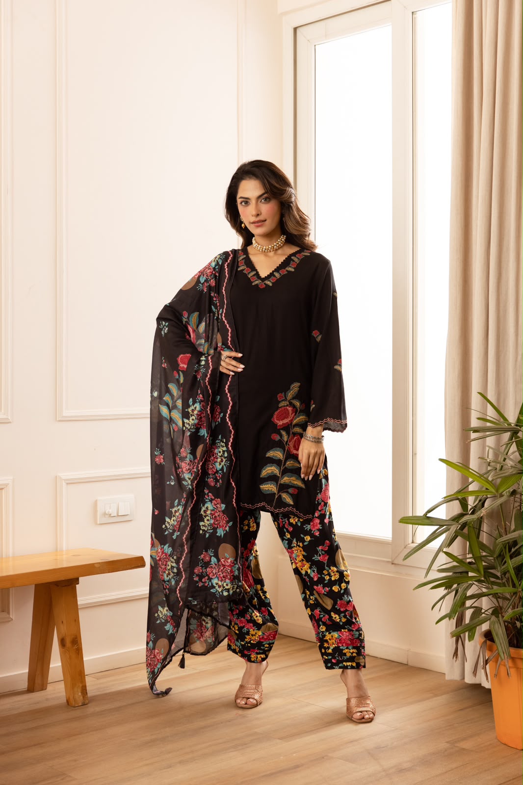 Slub cotton embroidered farshi suit set in black