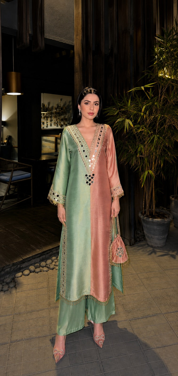 Premium giraffe with lining kurta pant paired with a Potli pink n blue
