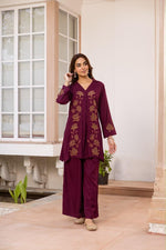 Pretty slub cotton embroidered in wine
