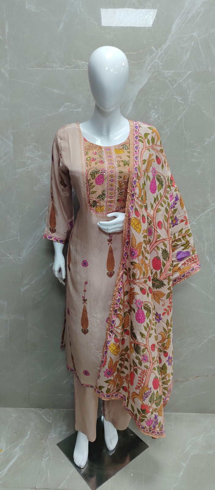 Premium pure crepe lining with pretty handwork paired with Kalamkari dupatta true to size