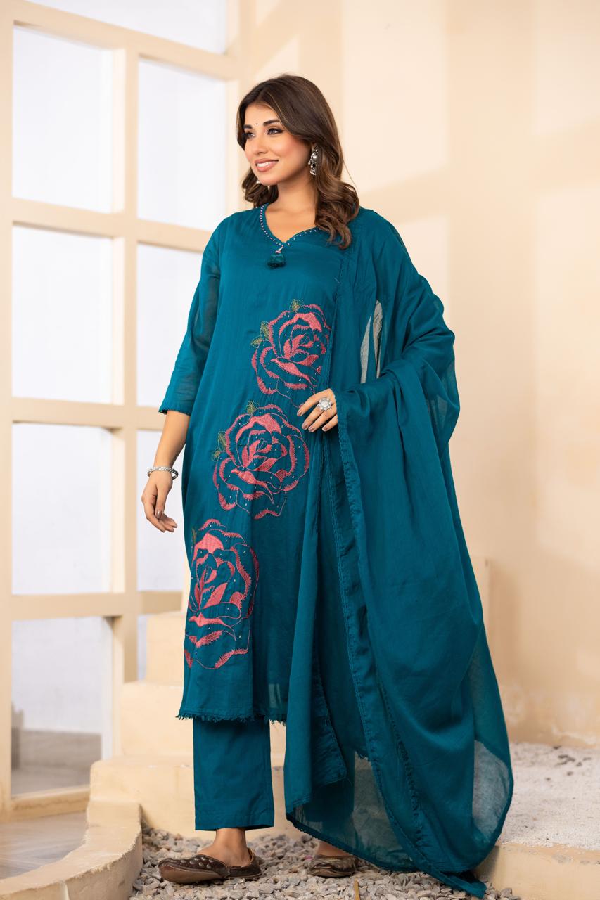 Pure Mul cotton embroidered in blue