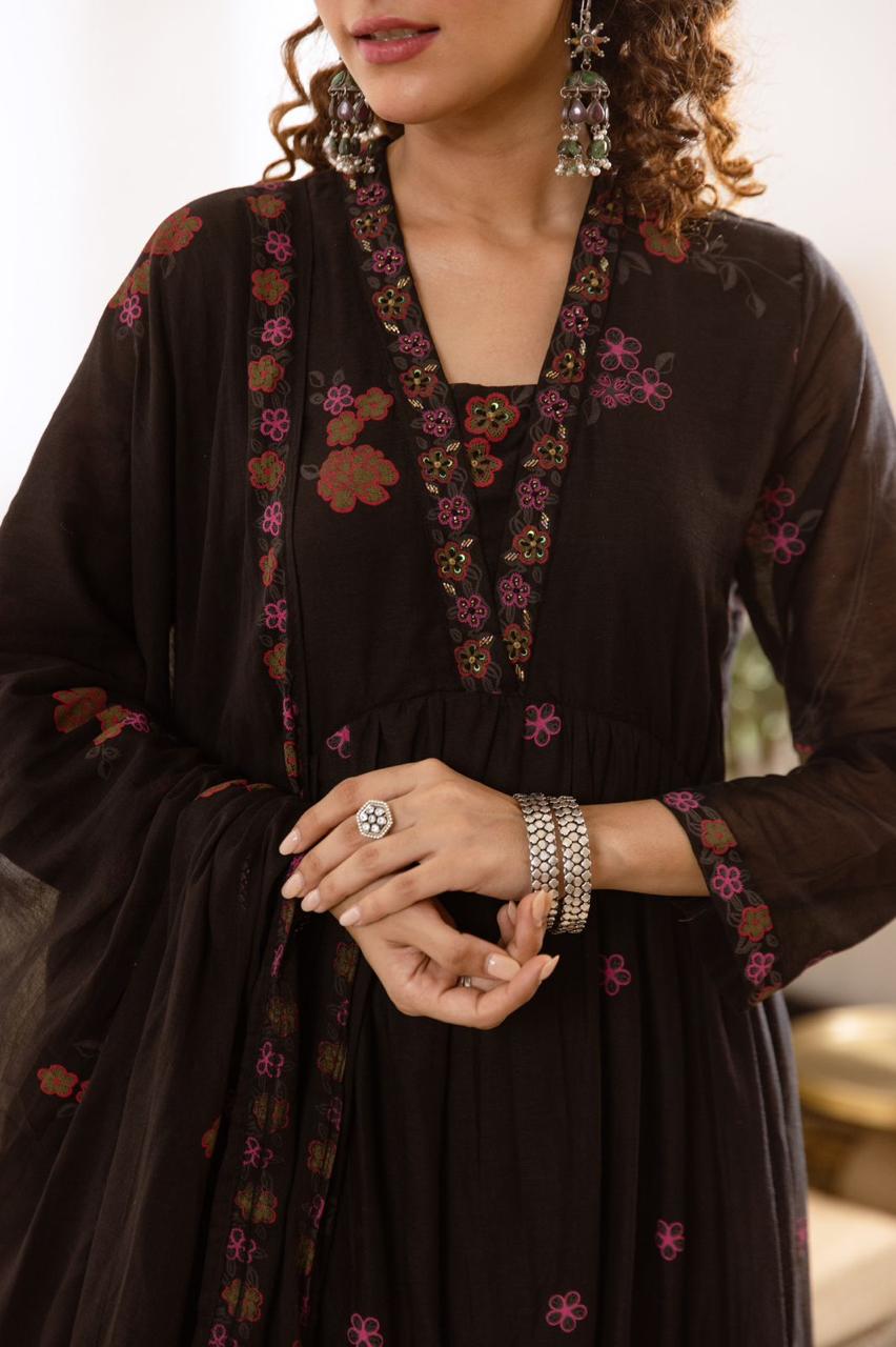 Super pretty Mul cotton embroidered full suit set