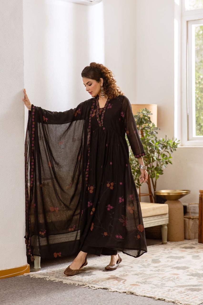 Super pretty Mul cotton embroidered full suit set