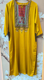 Pretty gaji silk suit set in yellow