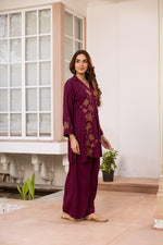 Pretty slub cotton embroidered in wine