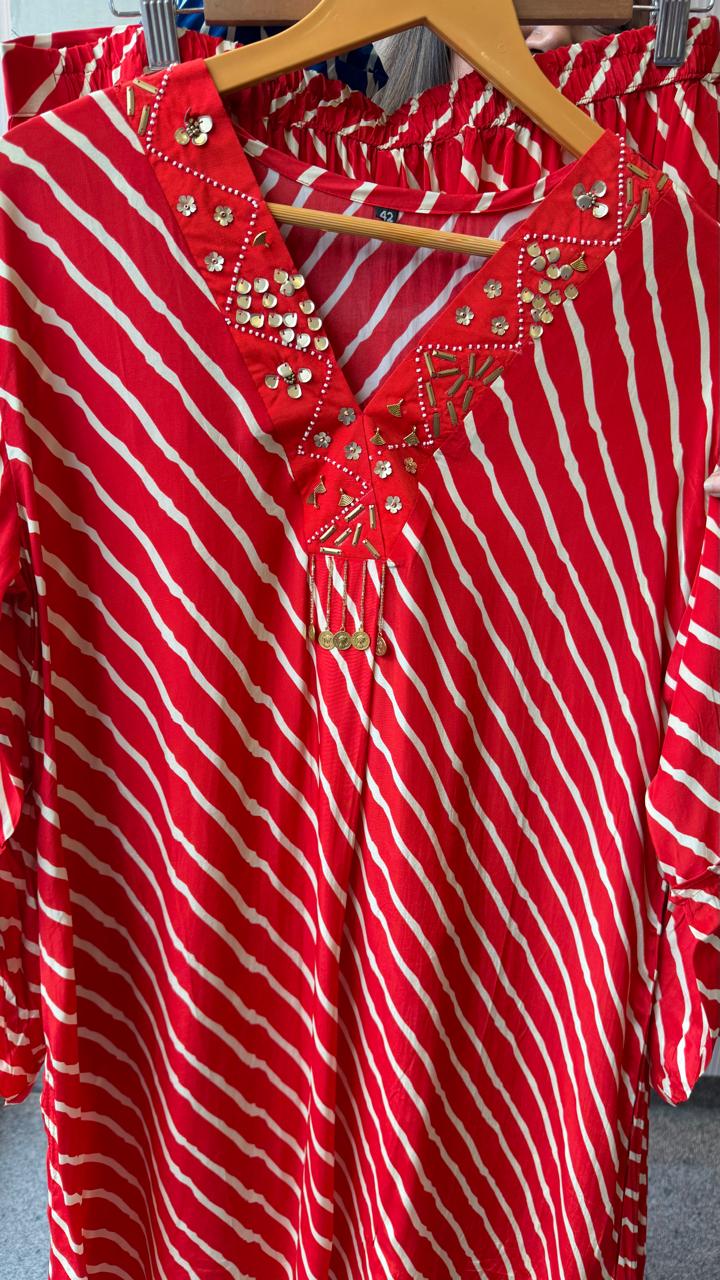 Pretty crepe silk with pocket in red