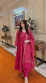 Pretty pretty pure Mul chanderi with antique gold detailing in pink