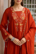 Pretty Modale embroidered suit set in orange