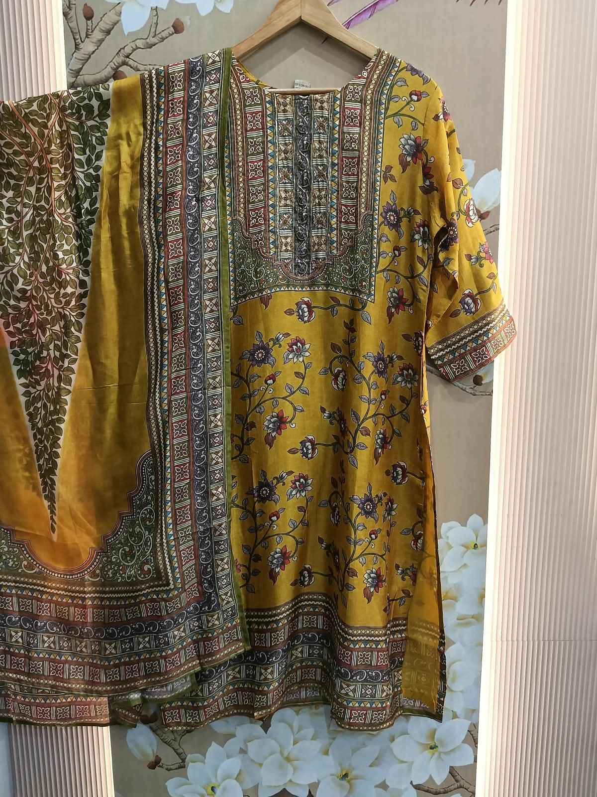 Russian silk pretty Kalamkari suit set in yellow