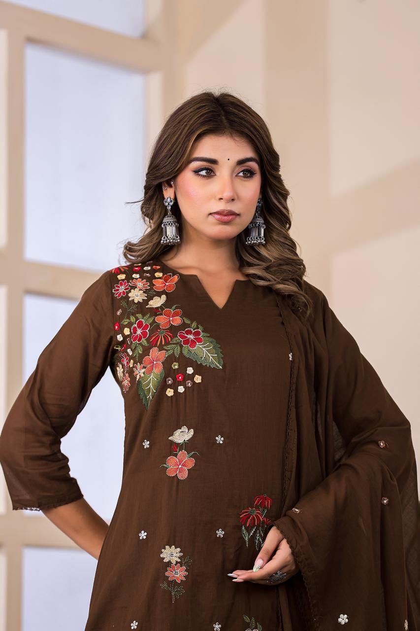 Pure Mul cotton embroidered suit set in brown