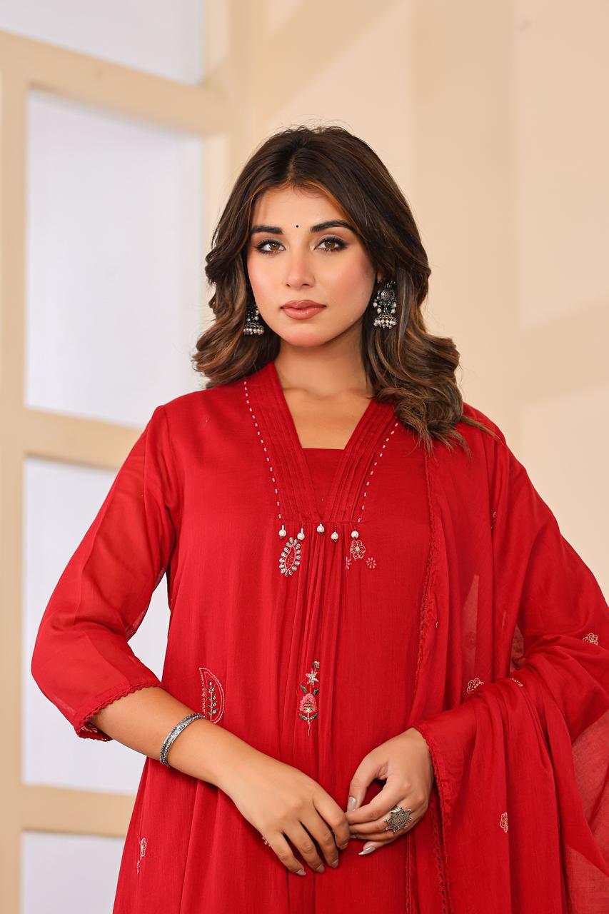 Pure Mul cotton paisley embroidered suit set in red