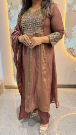 Pretty handowrk tissue full suit set in brown