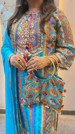 Super pretty pure crepe farshi salwar lining suit set in firozi colour paired with a bag