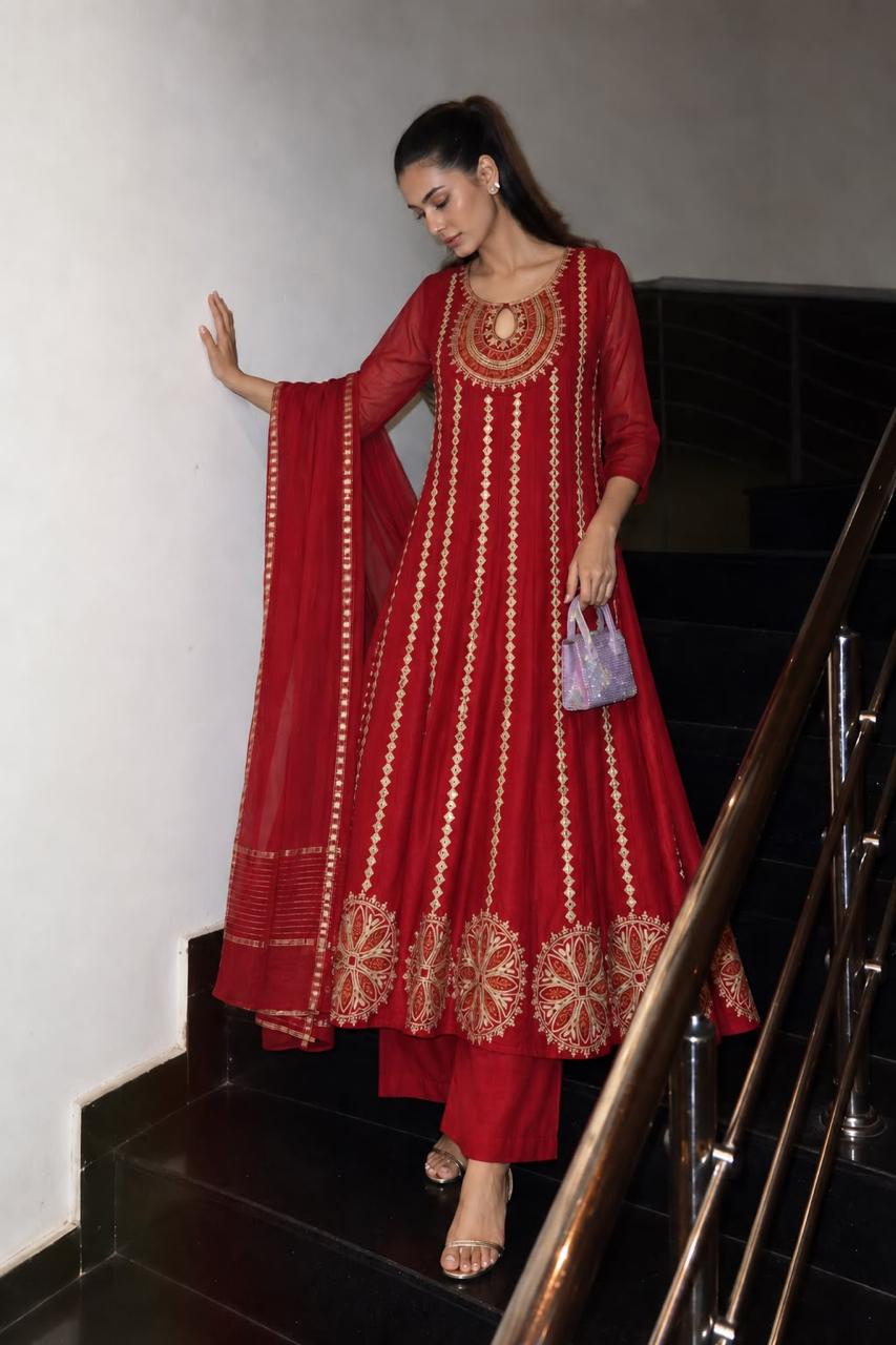 Pretty red Mul chanderi zari detailing suit set in red