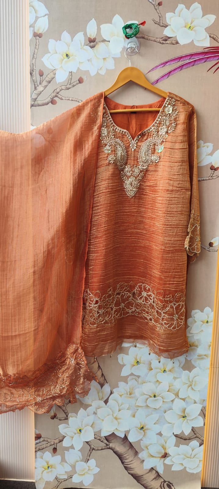 Crush tissue applique suit set orange