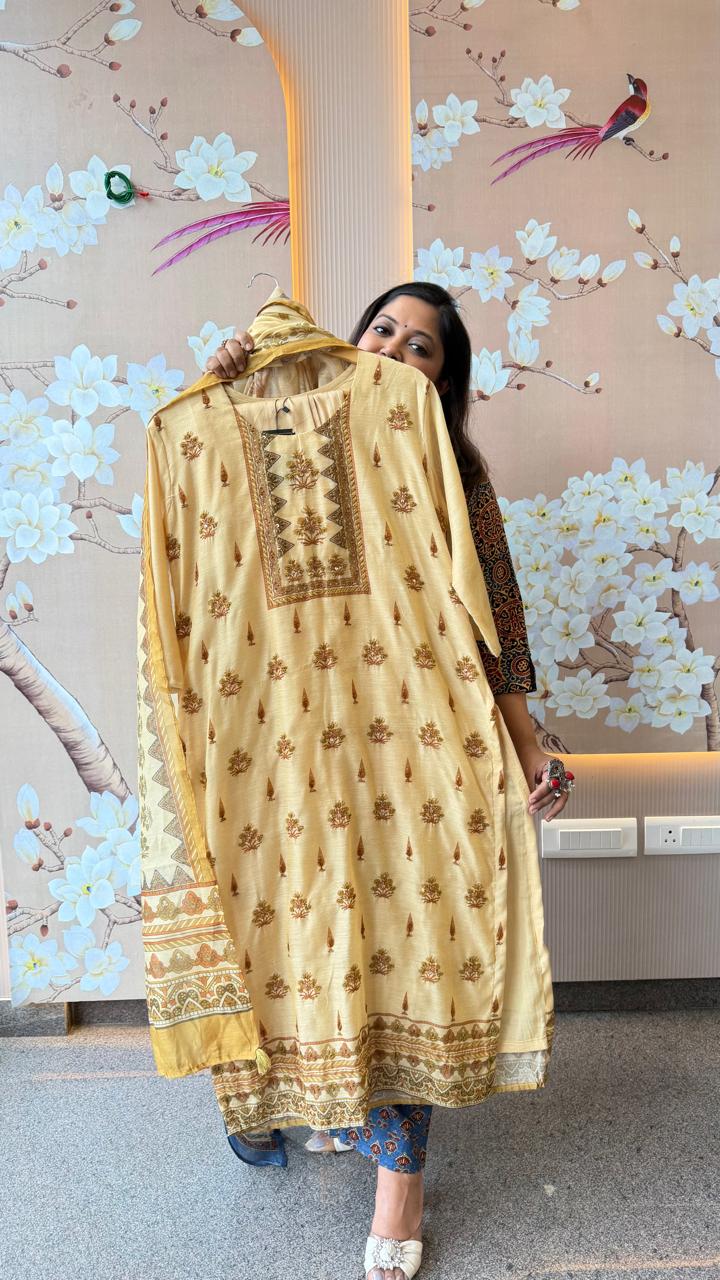 Beautiful silk lining suit set in cream