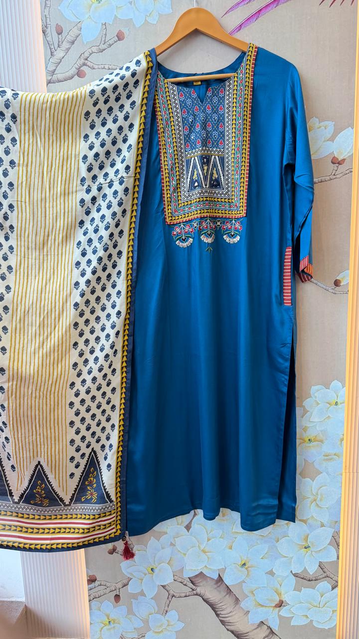Pretty gaji silk suit set in blue