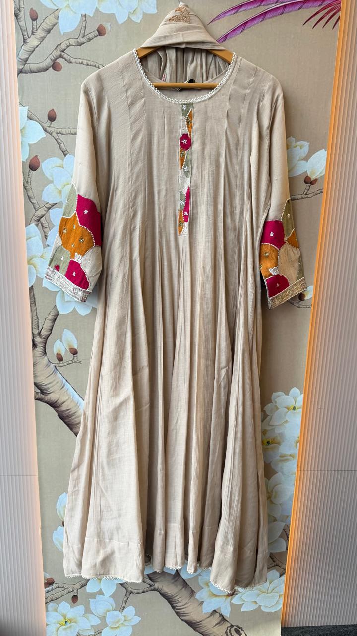 Pretty Mul chanderi full suit with beautiful handwork in cream